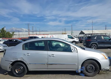 2011 Nissan Sentra 2.0S z USA, uszkodzony, nr VIN 3N1AB6AP2BL688427